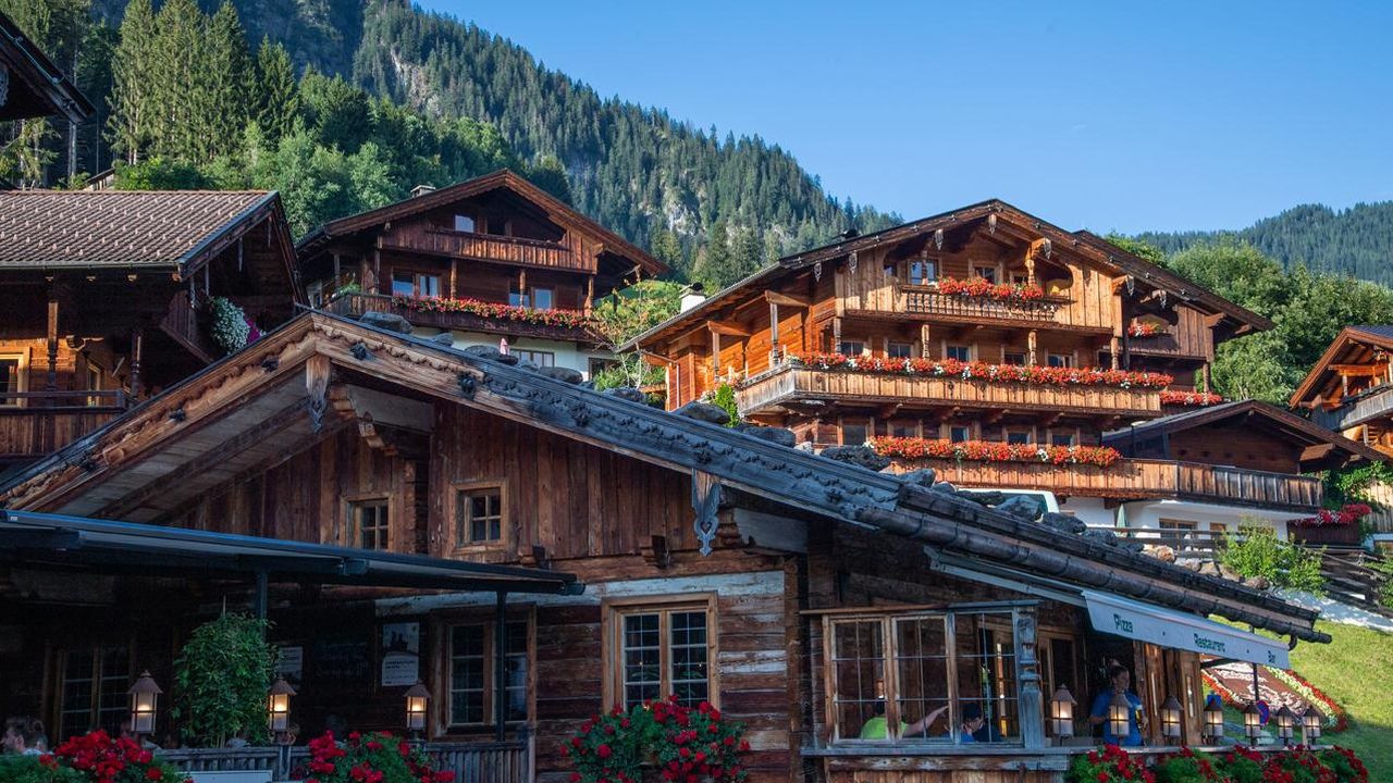 Alpbach Dorf Hütten Sommer_Alpbachtal Tourismus_Fo Alpbach Dorf Hütten Sommer_Alpbachtal Tourismus_Fo